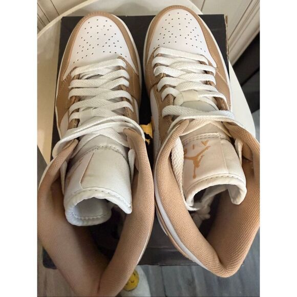 Air Jordan 1 Mid Men\'s Lace Up Athletic Sneaker Shoes Tan Gum Size 8.5